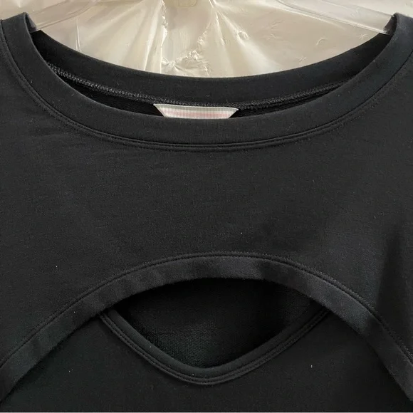 CAbi TOP, Size S, Black Long Sleeve Stretch Peekaboo Tee w/ Cutout, Style 4201. - Picture 6 of 11